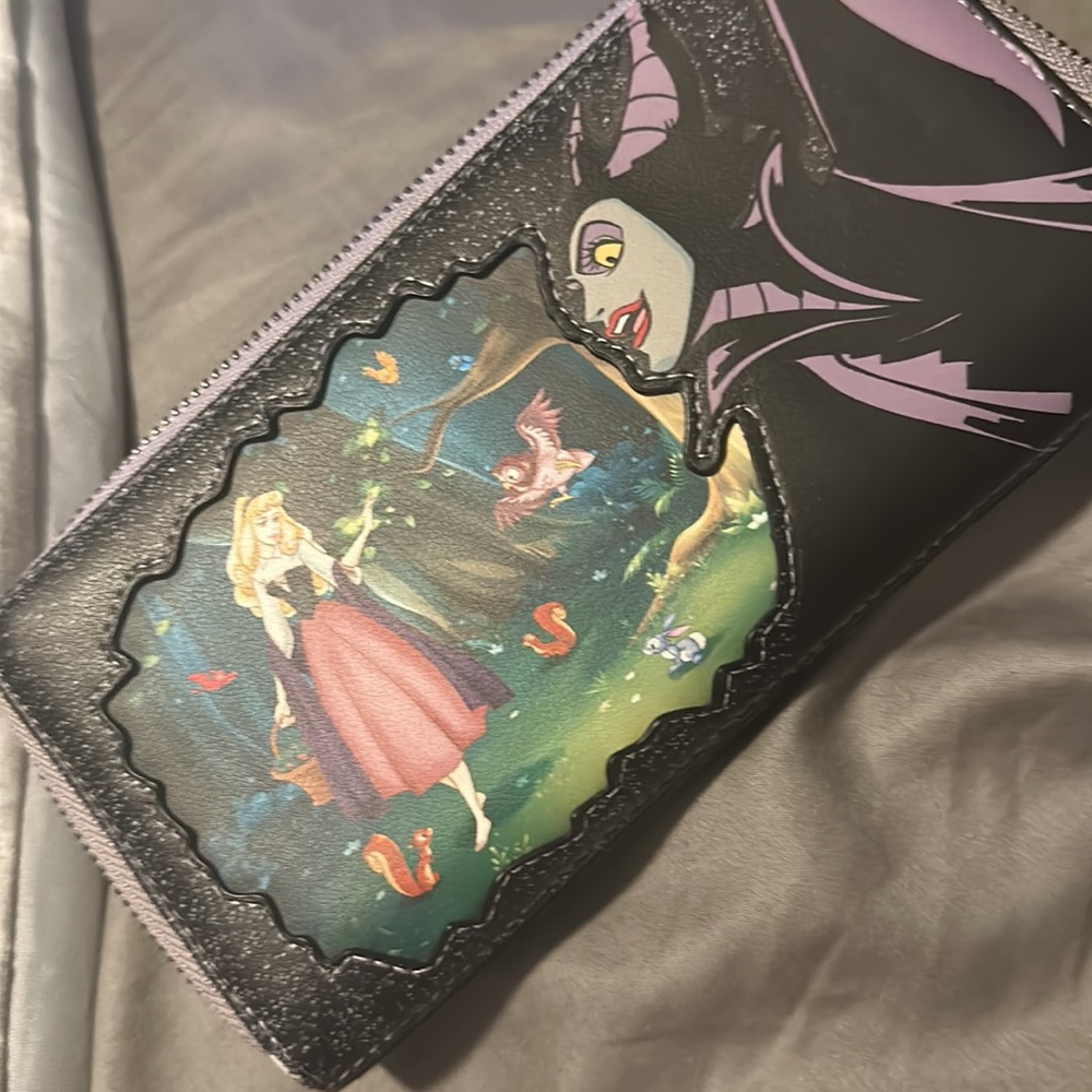 Slightly used loungefly wallet - Picture 2 of 3